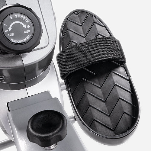 NON-SLIP FOOT PEDALS | Large, textured pedals with safety strap provide users with a non-slip surface, keeping your feet in place throughout your rowing routine.