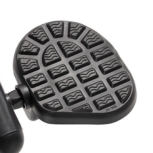 Self-Leveling Pedals | The foot pedals are engineered to stay aligned, replicating a ground squat and helping you preserve your squat form.