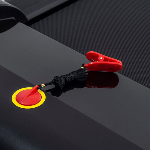 EMERGENCY STOP CLIP | Active-use detection on the treadmill will automatically pause the running belt if no user is detected on the treadmill after 5 seconds.